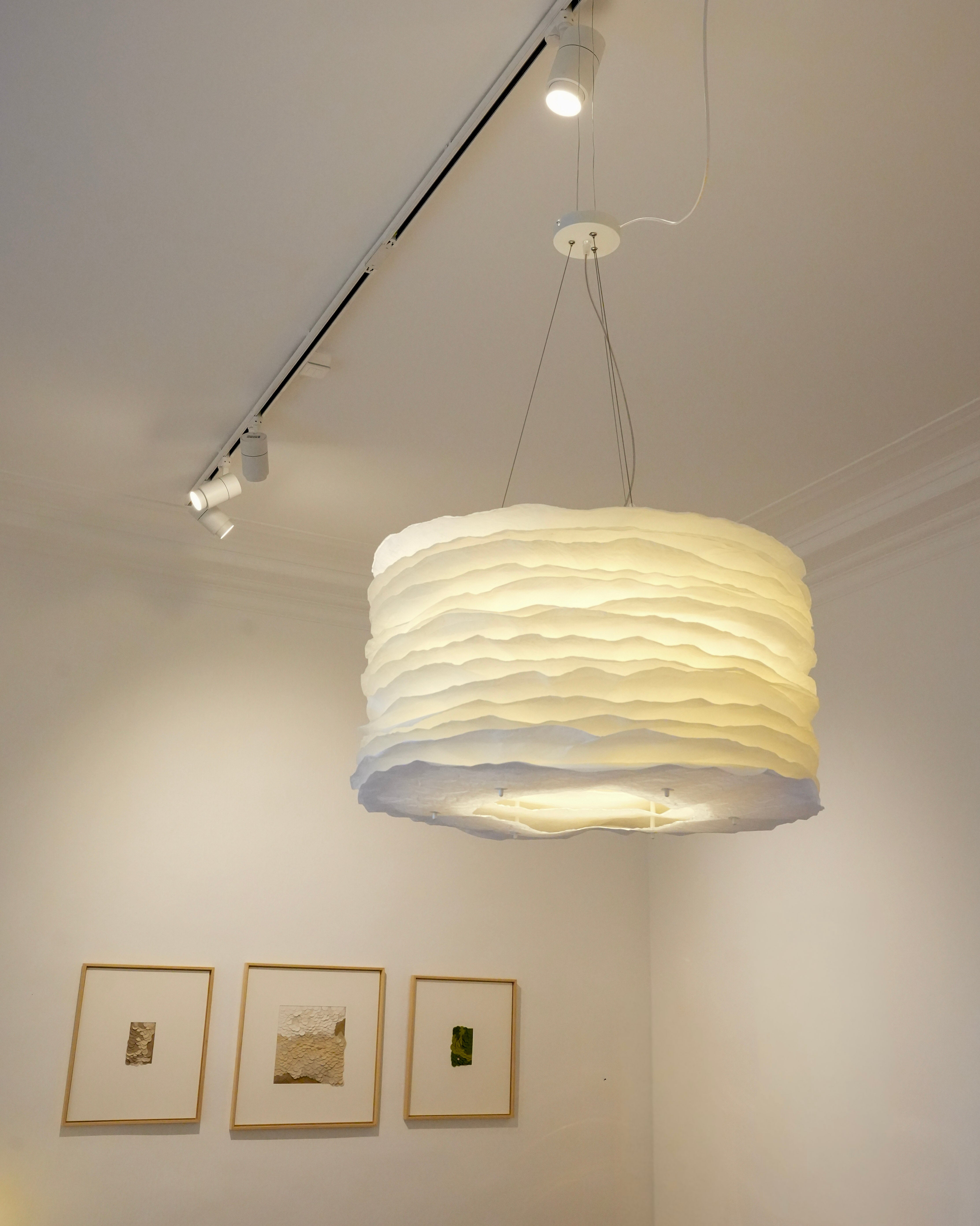 Mille Feuilles - 70 - Suspension en papier façonné.