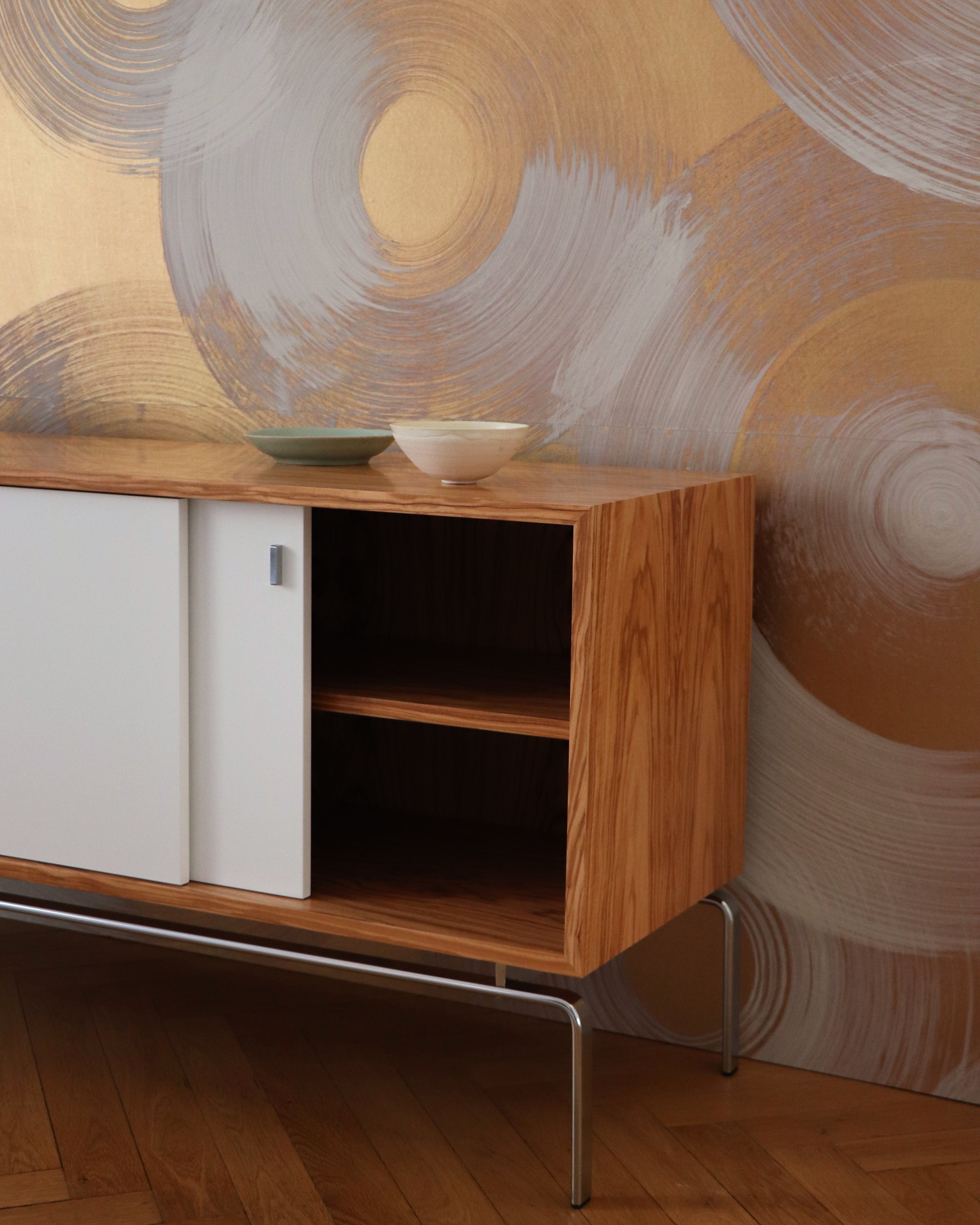 Enfilade FK 100 et 150 signée Fabricius & Kastholm. Acier chromé, bois.