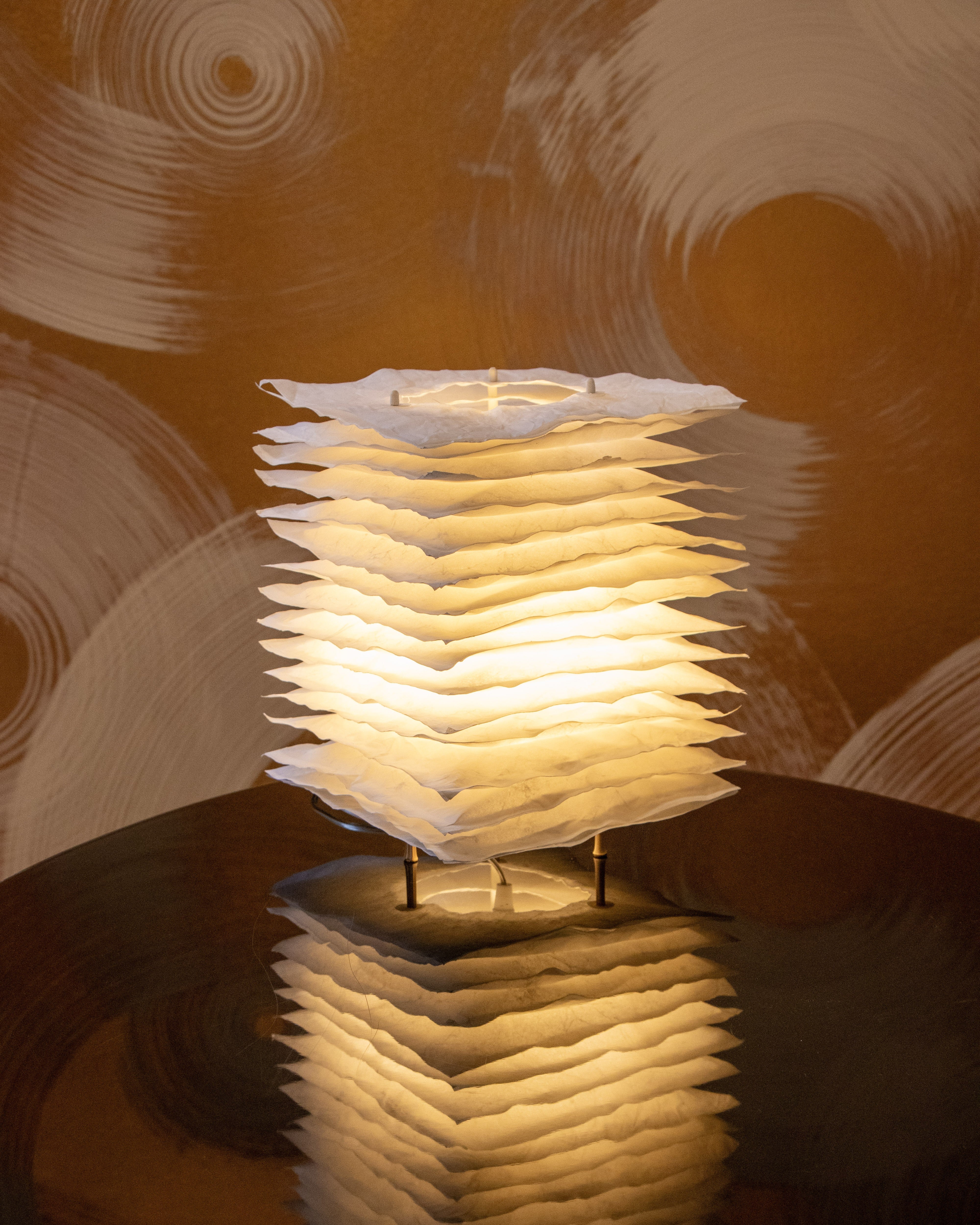 Mille Feuilles - 30 - Lampe à poser en papier façonné.