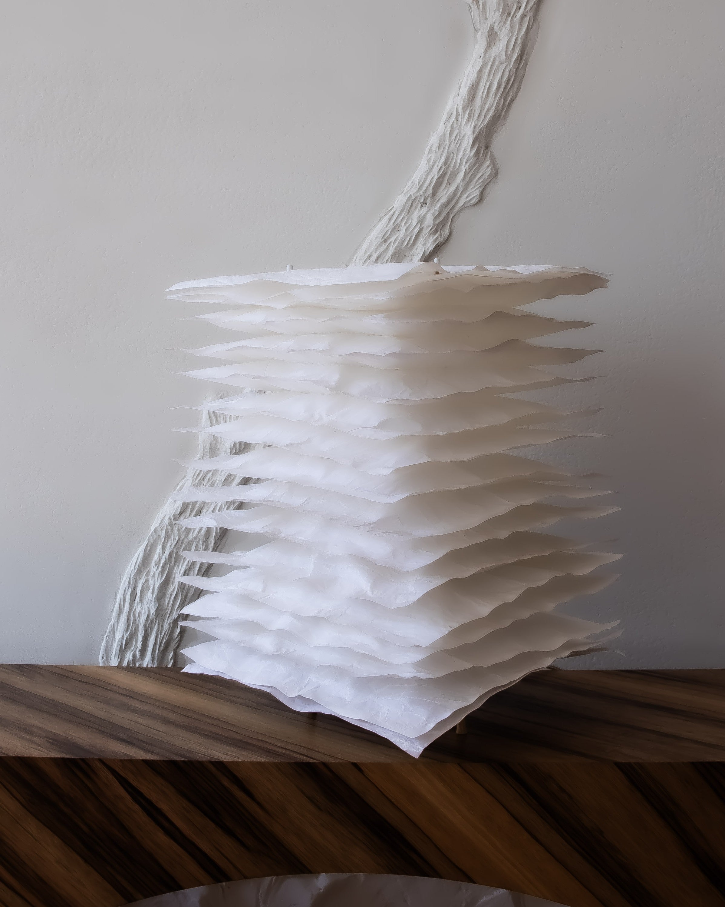 Mille Feuilles - 40 - Lampe à poser en papier façonné.