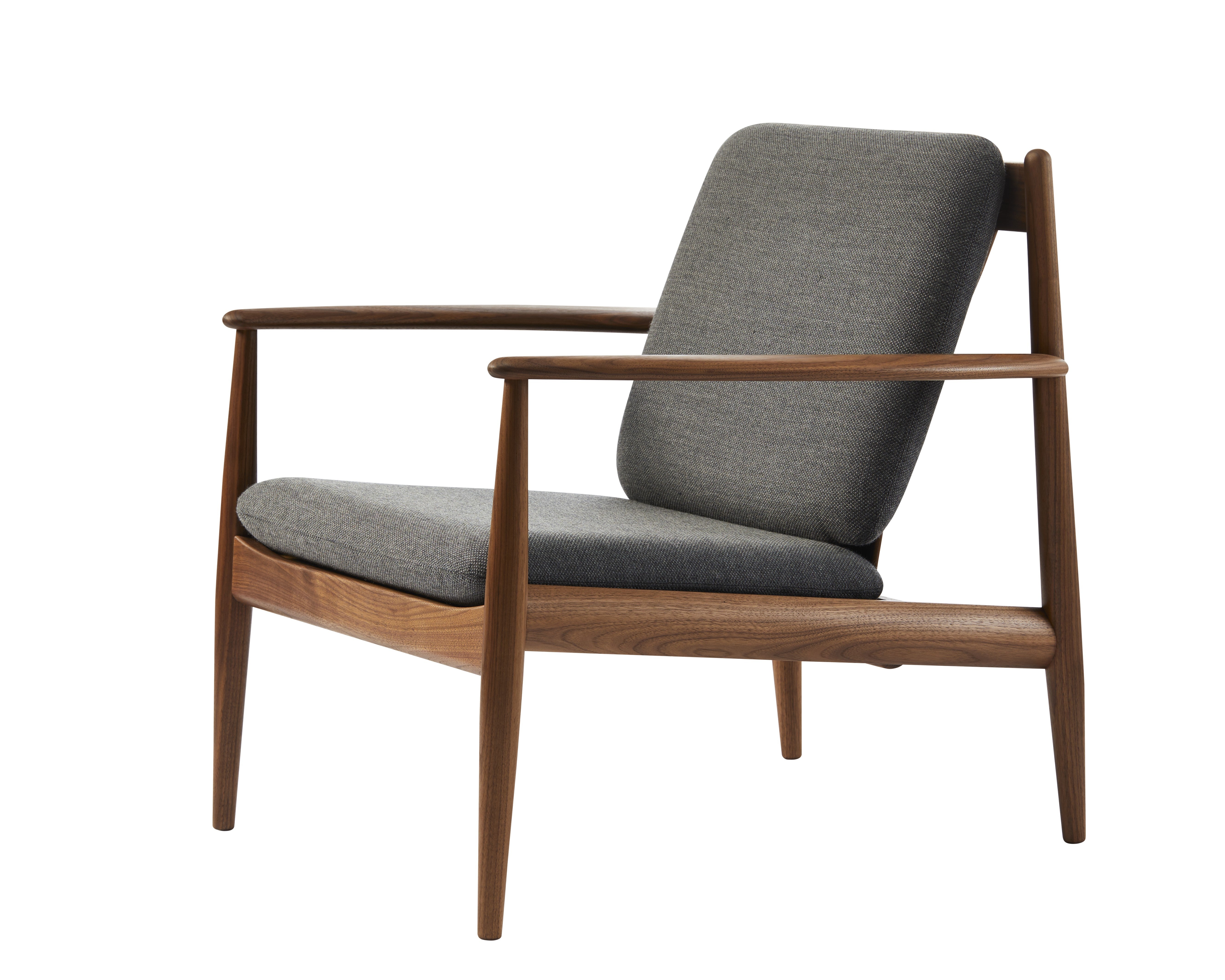 Fauteuil GJ 118 Easy Chair par Grete Jalk en noyer américain, design danois édité par Lange Production vue latéral textile