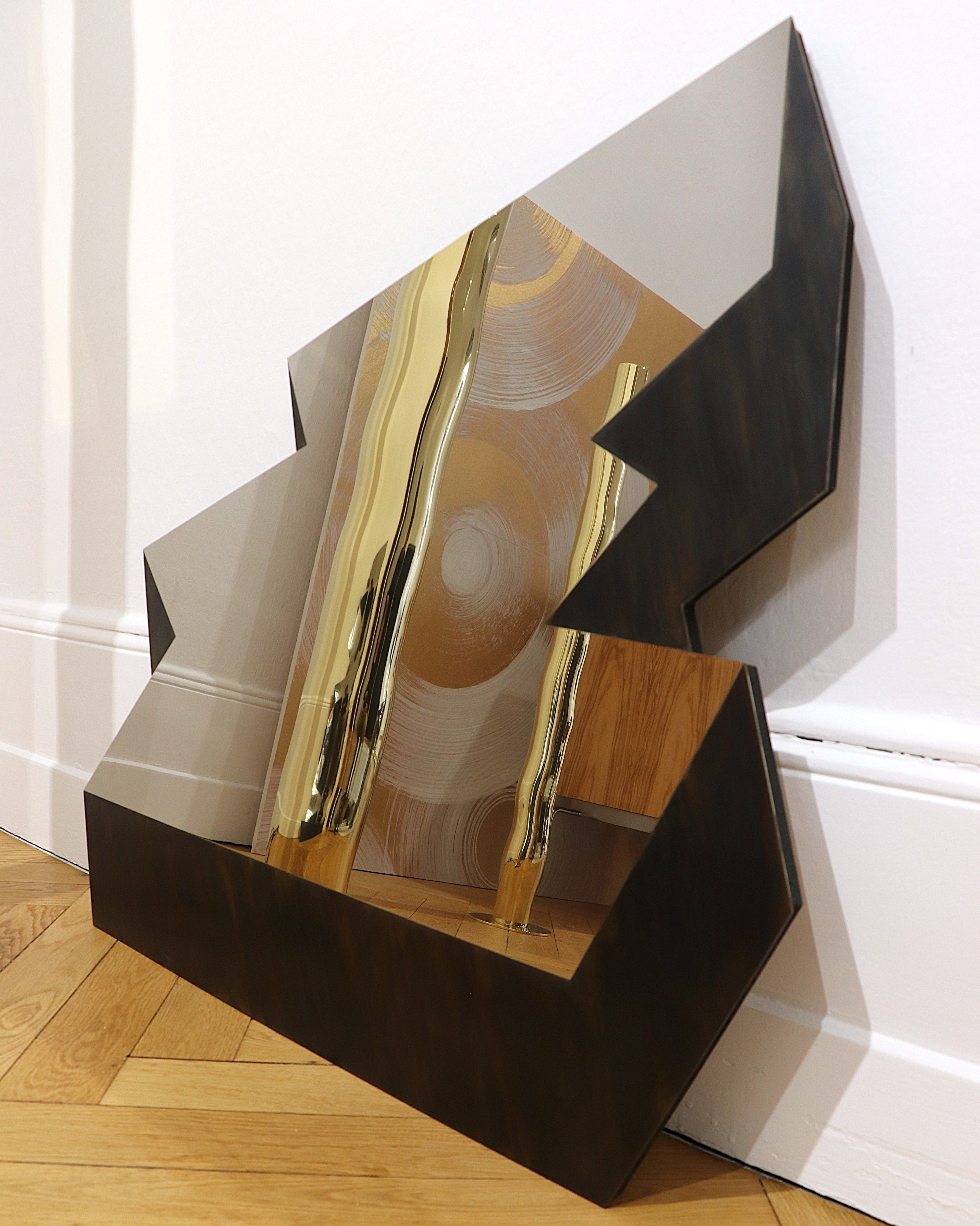 GRAFF #01 : miroir en inox poli, design inspiré du graffiti, entre art urbain et savoir-faire d’atelier.