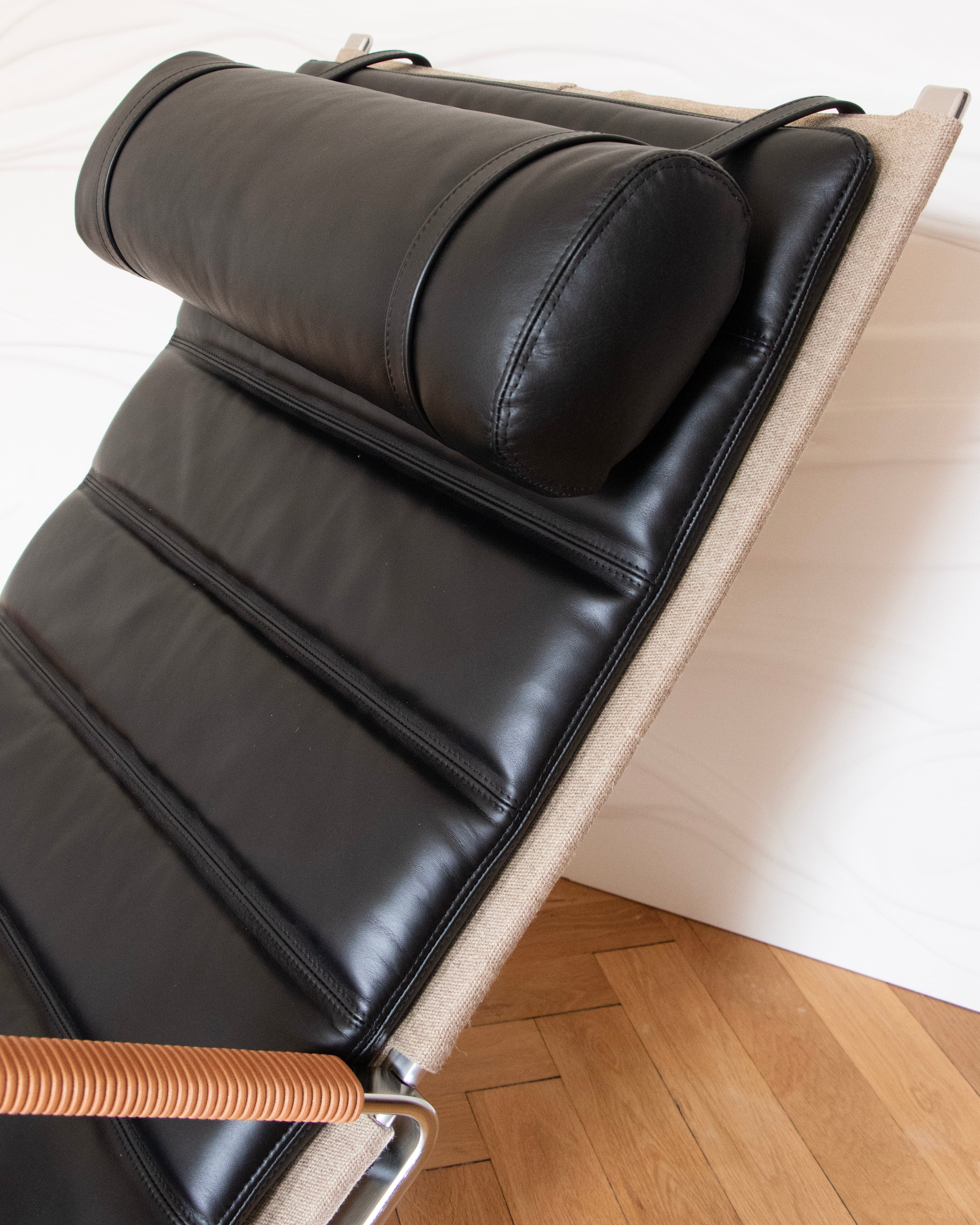 Chaise longue FK 87 Grasshopper Chair, icône du design par Preben Fabricius et Jørgen Kastholm : acier chromé et cuir.