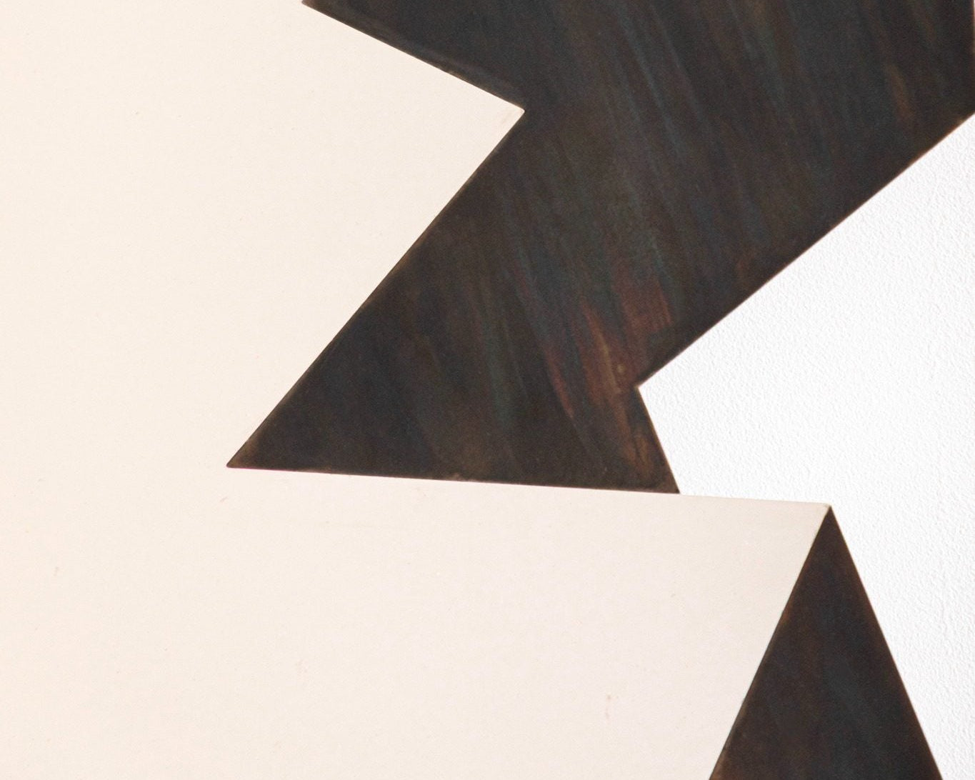 Miroir graff par julien le goff artisan designer, miroir sculptural en acier inox poli miroir avec oxydation de la bordure effet de brillance bronze