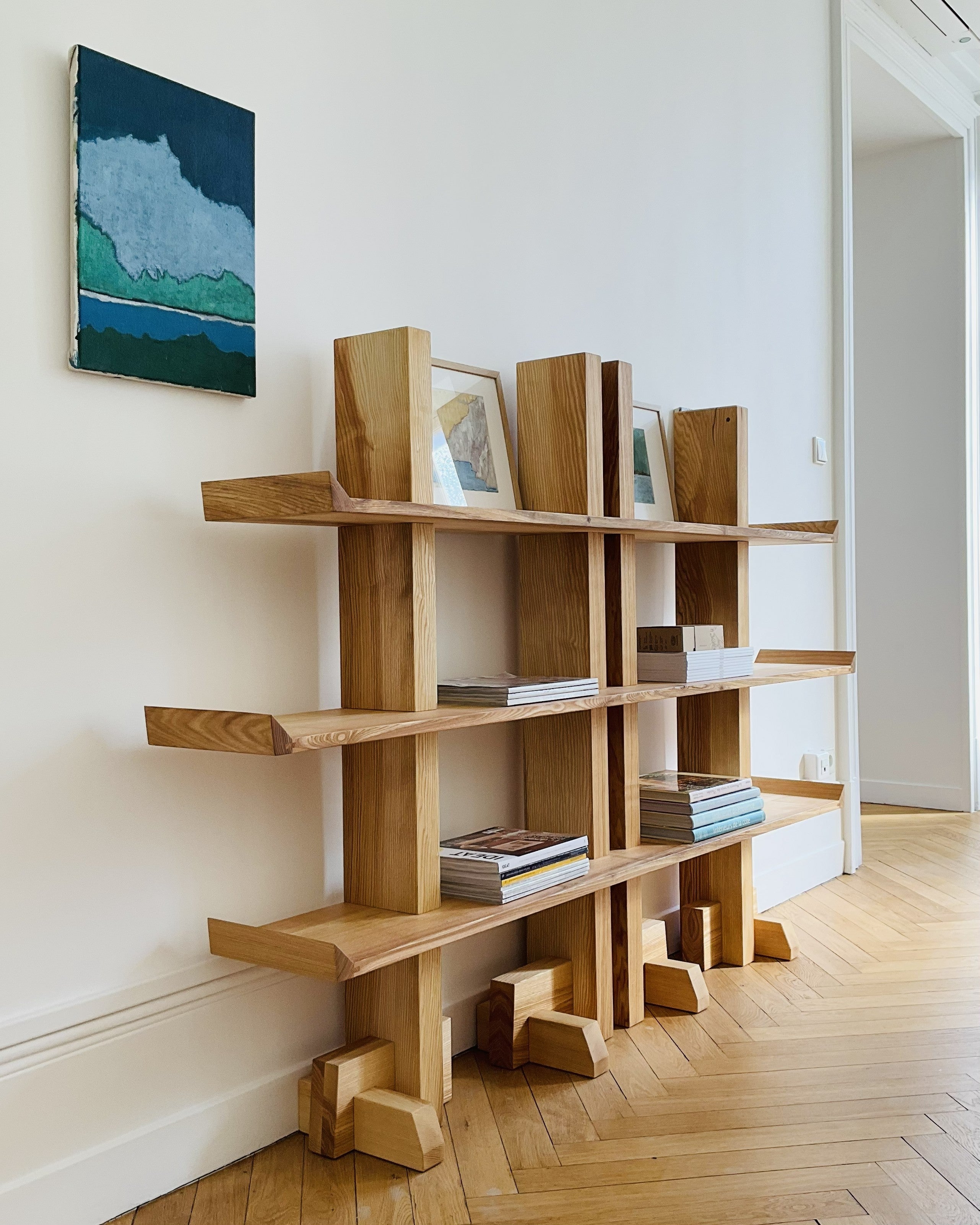 PORTIQUE : bibliothèque en peuplier massif, fonctionnelle et sereine par Pascal Souvet