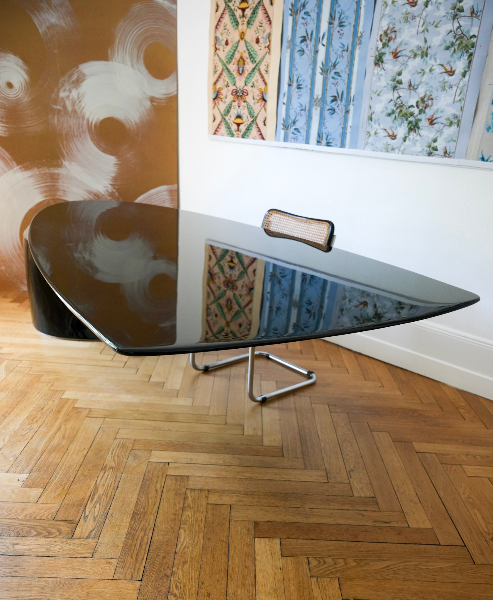 Table-Bureau FLYBRIDGE : design sculptural pour yachting, bureaux premium ou showroom.