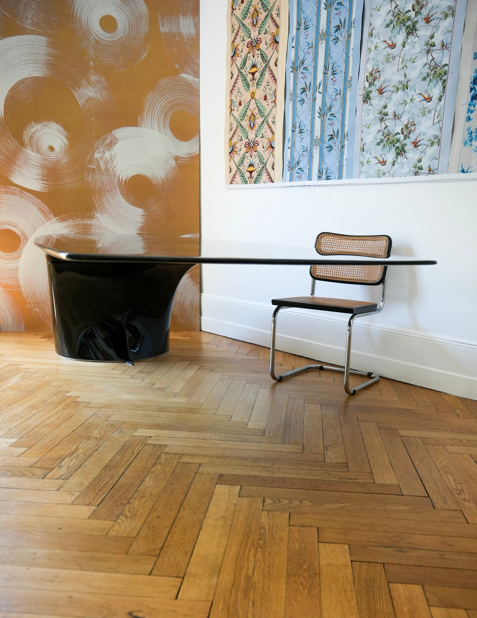 Table-Bureau FLYBRIDGE : design sculptural pour yachting, bureaux premium ou showroom.