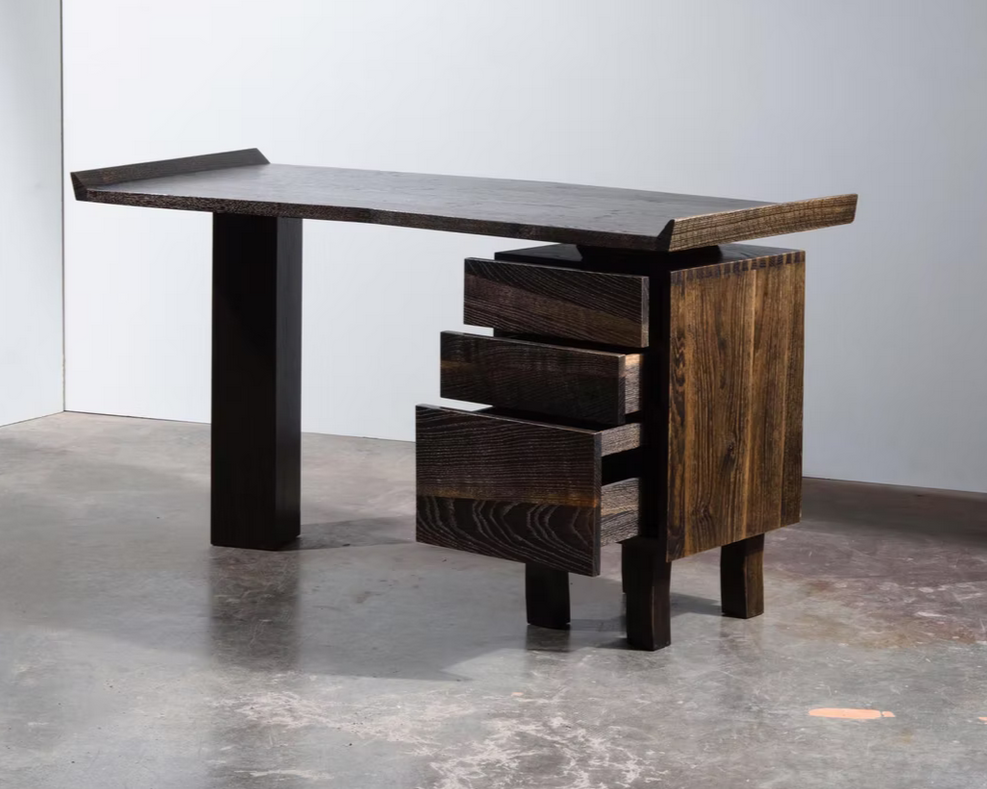 Bureau PASCAL en chêne ébonisé avec tiroirs, par Pascal Souvet. Artisanat d’art, ébénisterie contemporaine et design durable.