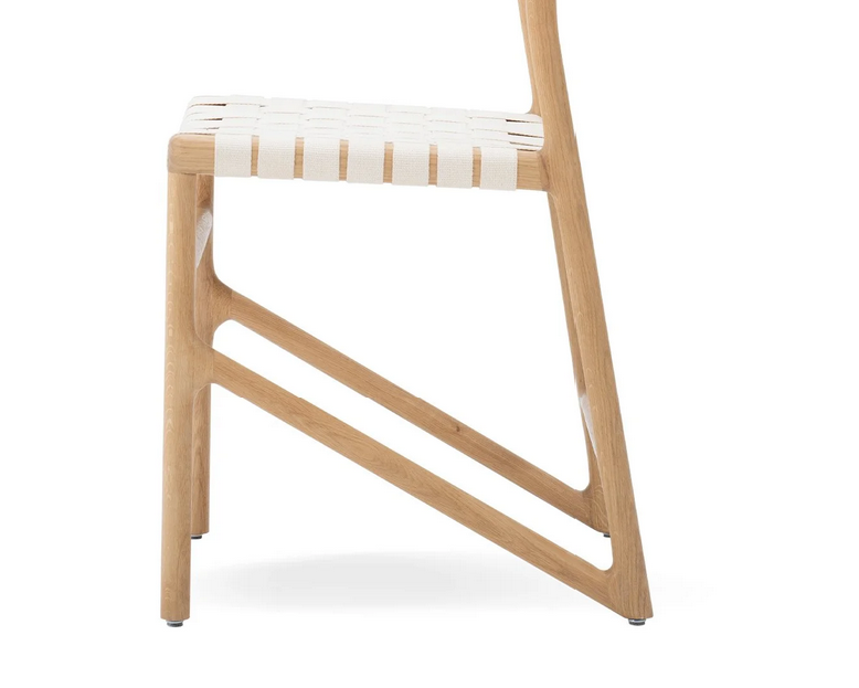 Fawn chair de gazzda en chêne profil avec  assise en tissage de coton blanc zoom sur dessin de la base pour longitude marseille