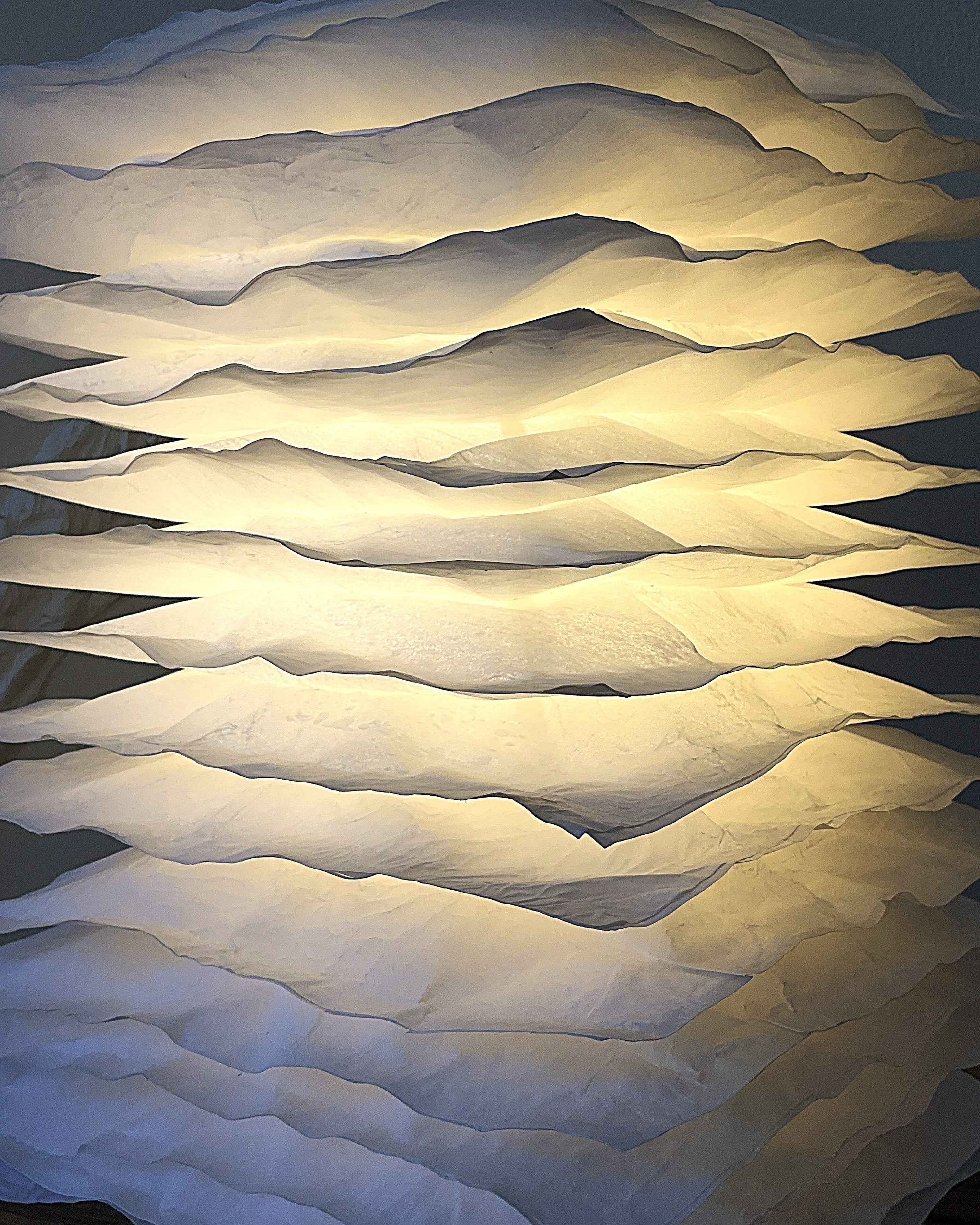 Mille Feuilles - 40 - Lampe à poser en papier façonné.