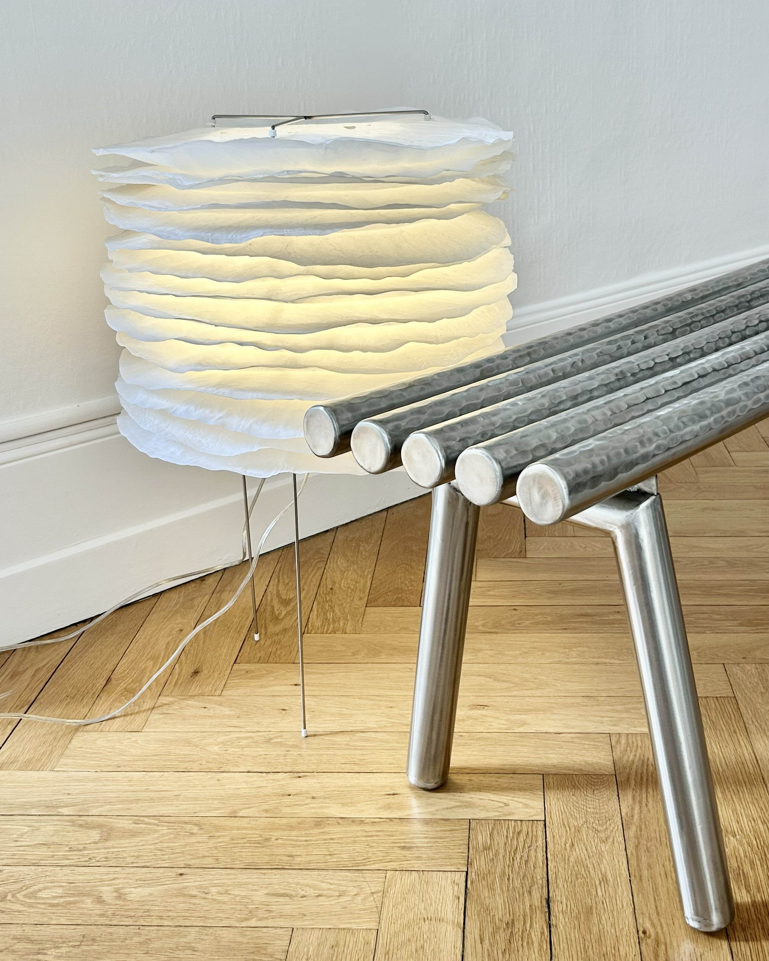 Mille Feuilles - 70 - Lampe à poser en papier façonné.