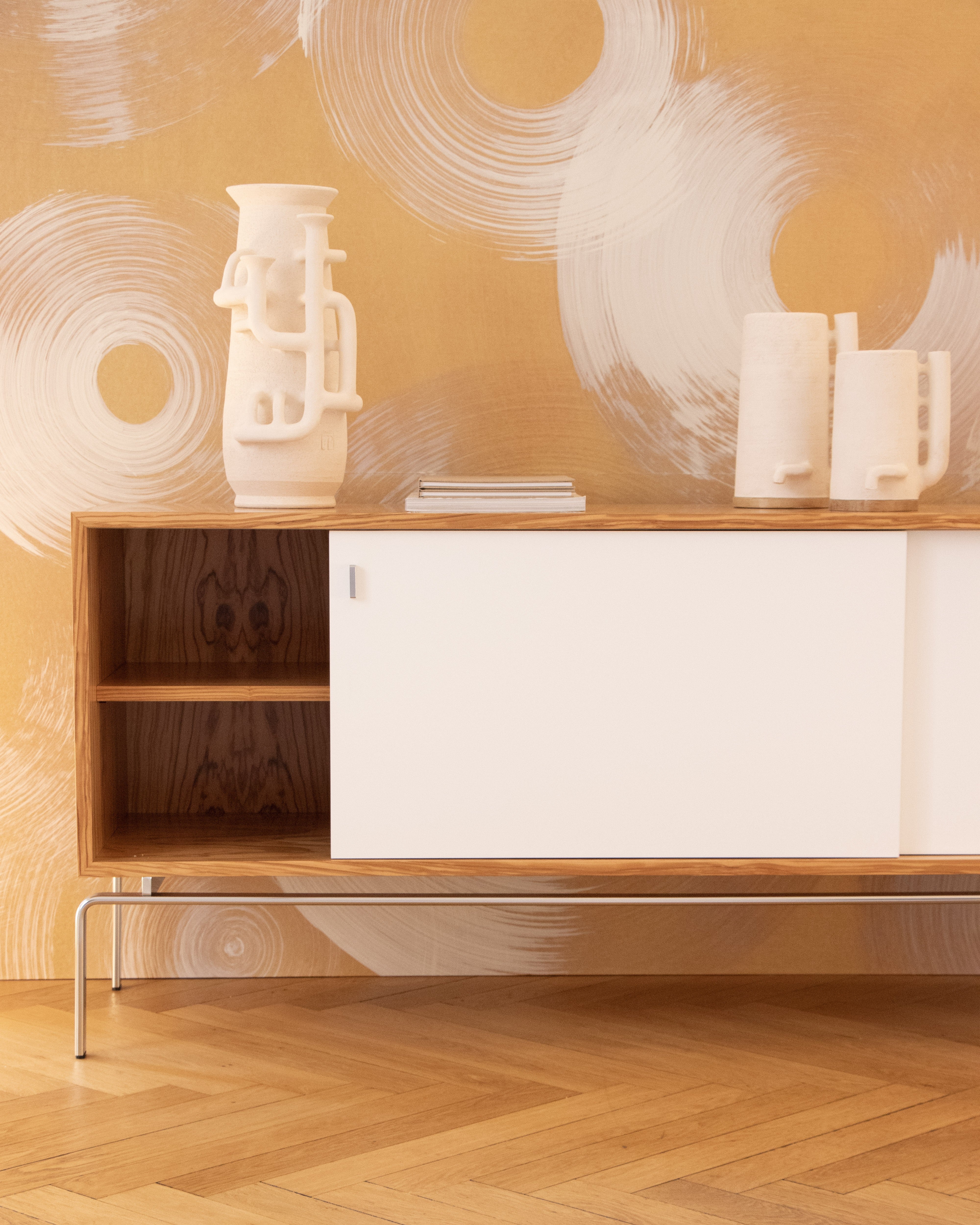 Enfilade FK 100 et 150 signée Fabricius & Kastholm. Acier chromé, bois.