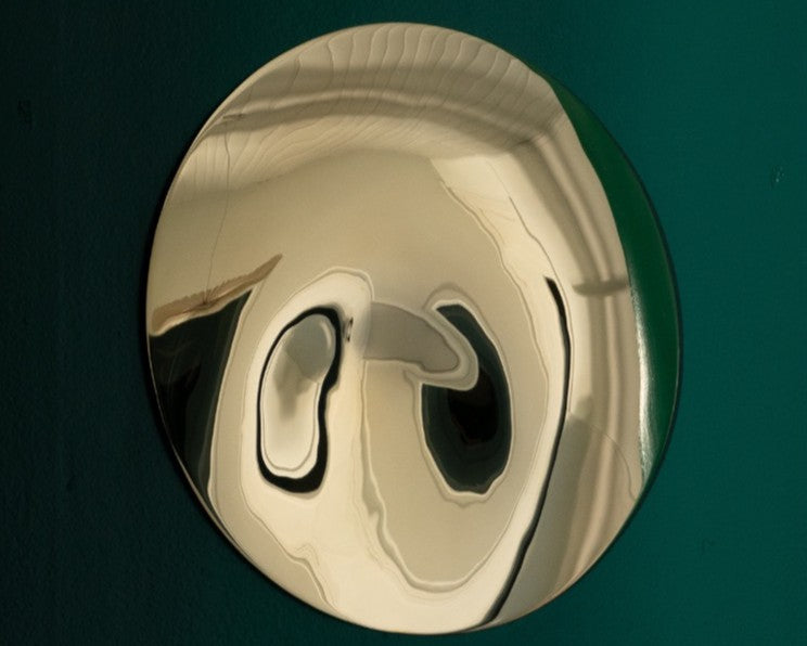 Sculpture miroir en laiton par victor tison jeux de lumière et reflets