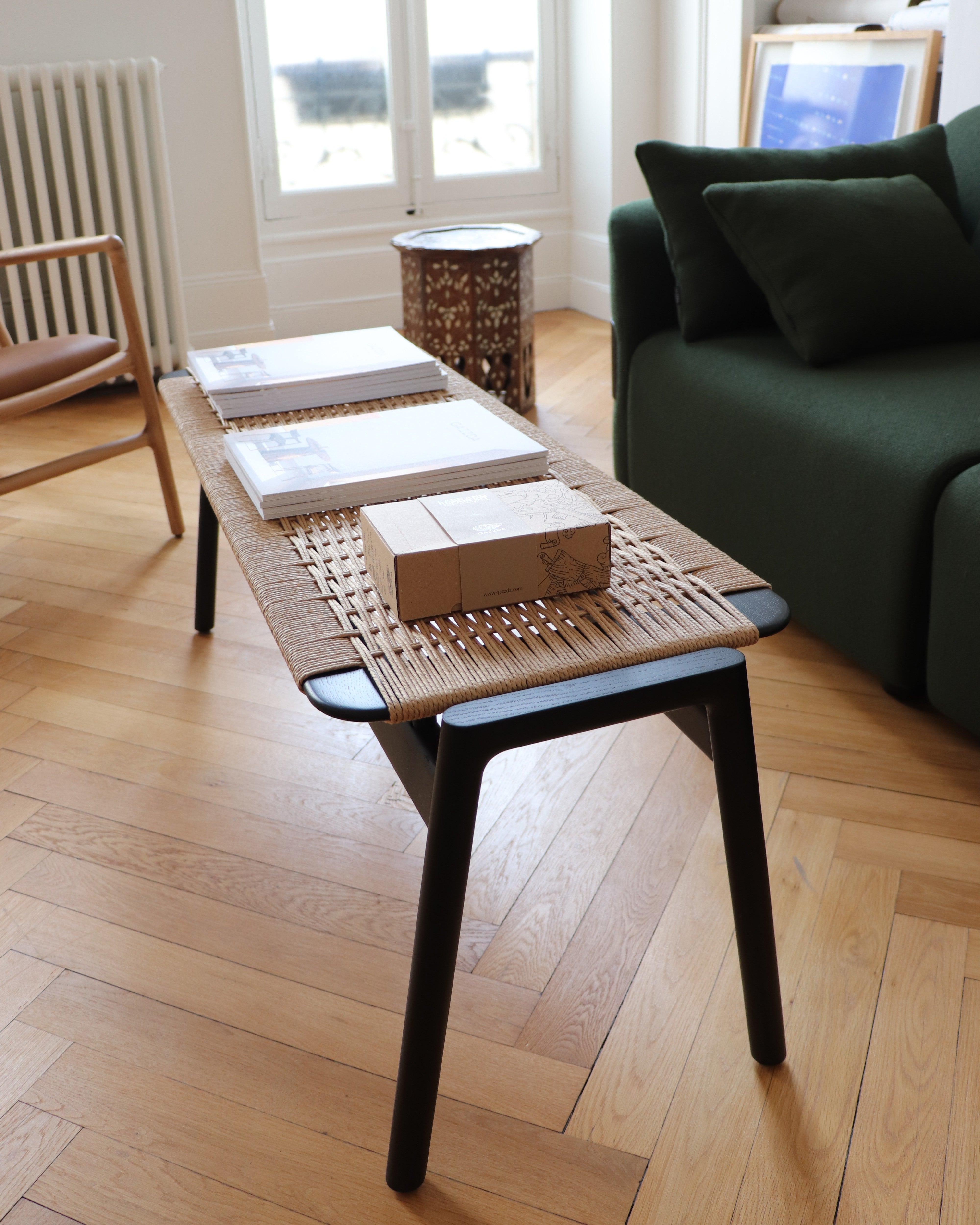 Banc Klupa en chêne massif  au design minimaliste, fonctionnel et intemporel.