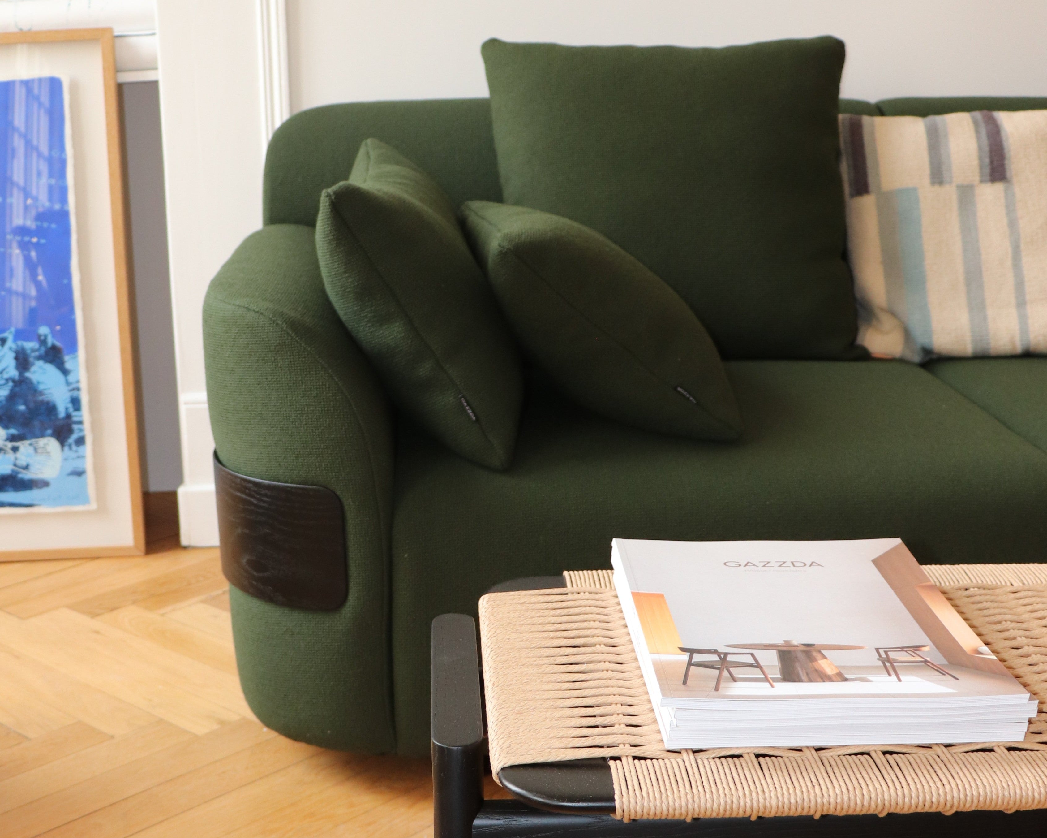 Canapé GAZZDA hugg modular en vert, coté bois noir