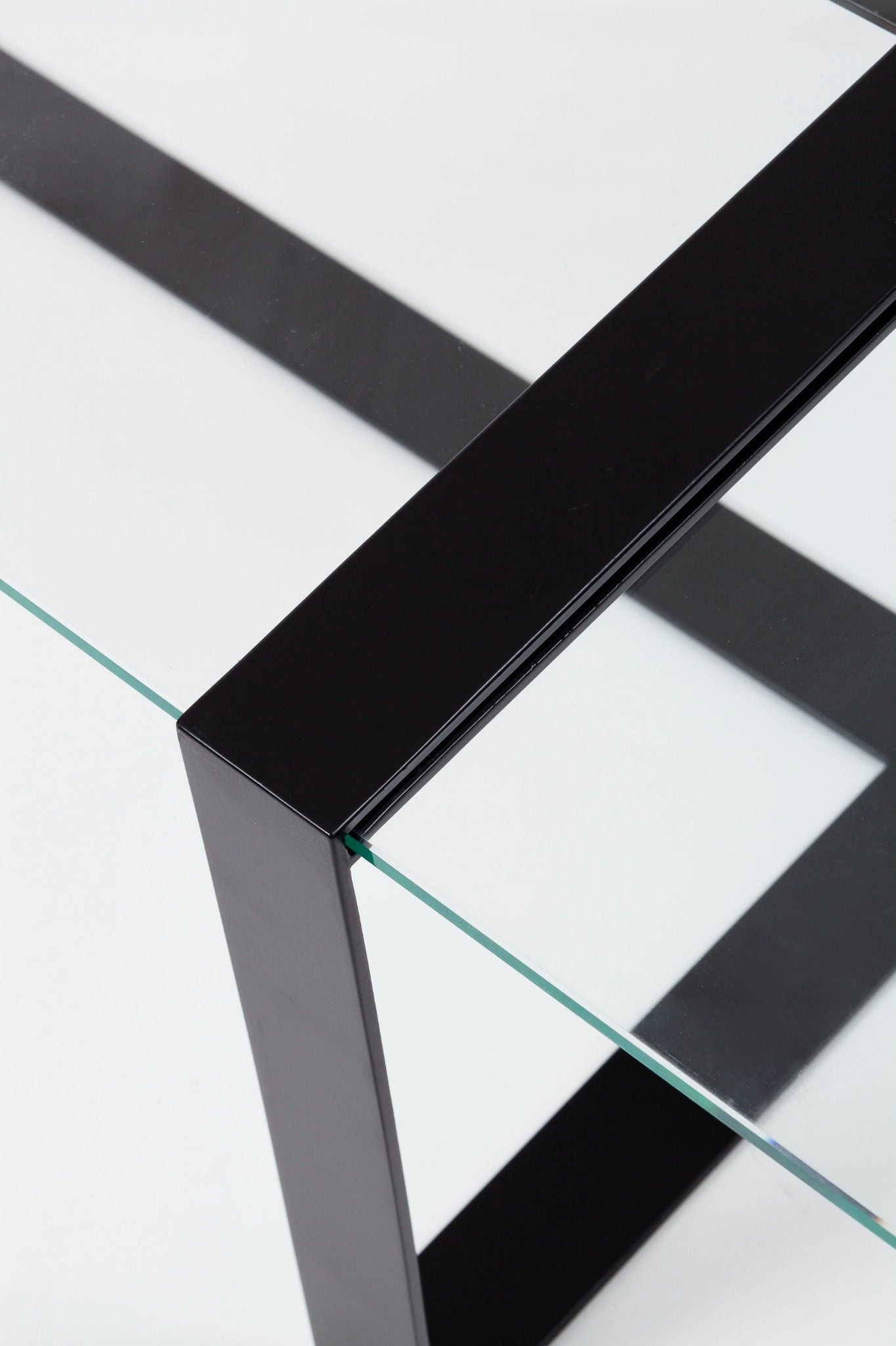 Detail structure acier de la table basse severin