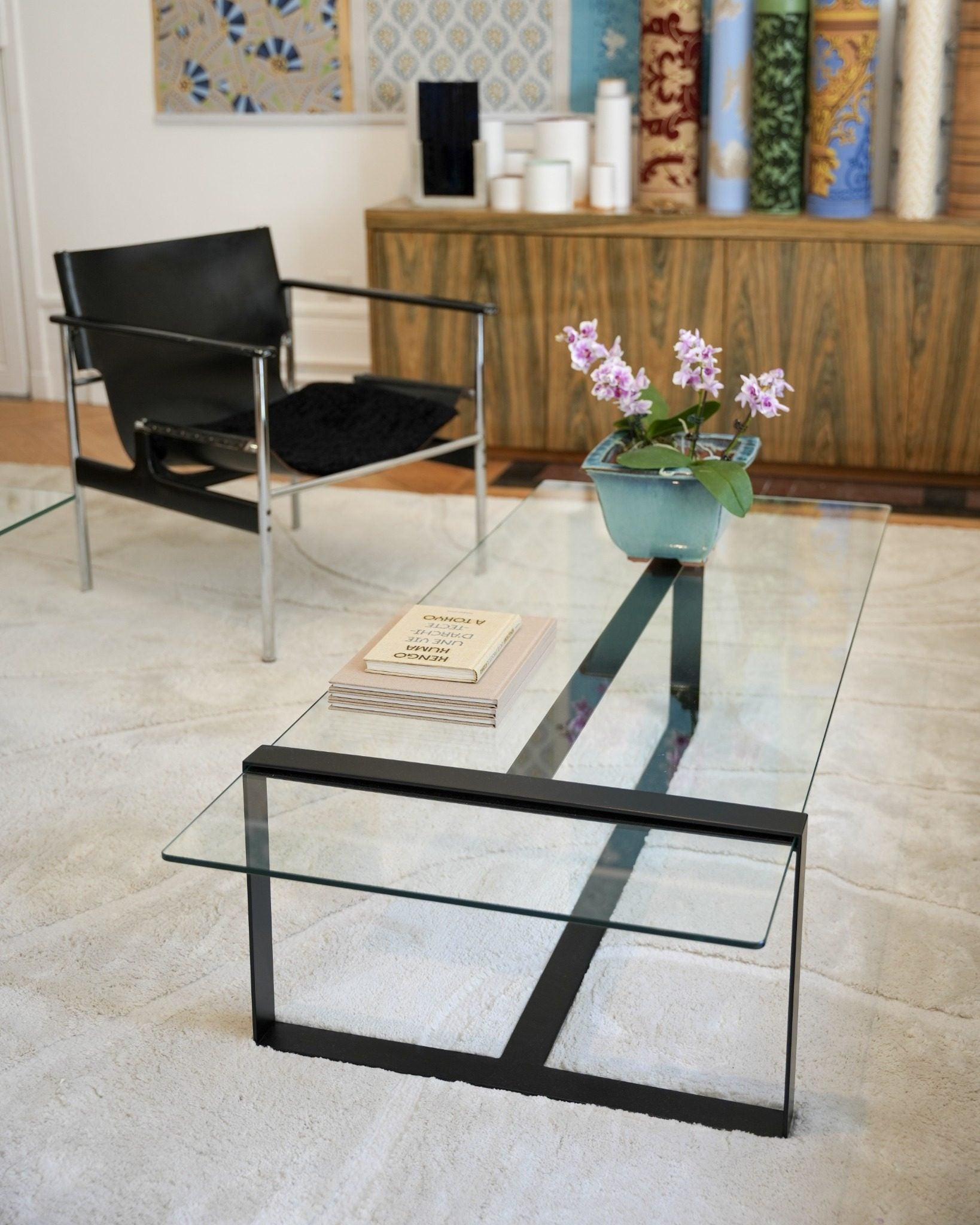 Vue d'ensemble de la table basse severin dans le salon d'offard