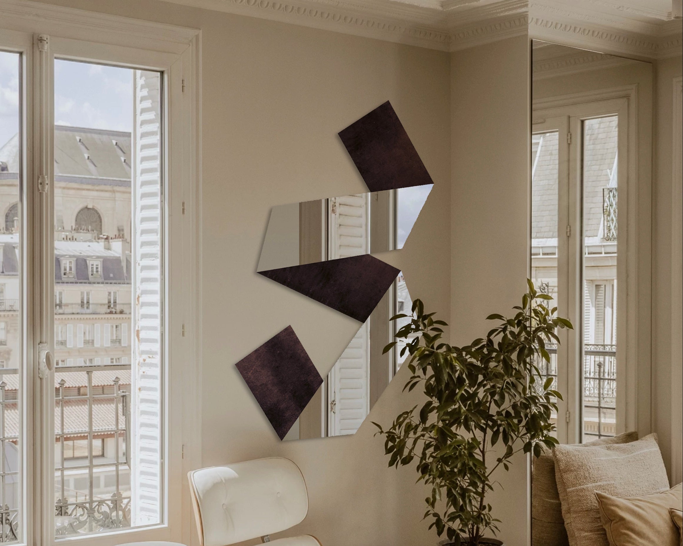 Miroir Ruban par Julien Le Goff, œuvre murale sculpturale en acier inox poli miroir, présentée dans un intérieur par Longitude à Marseille