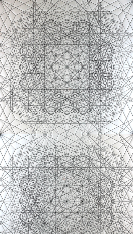 Papier peint imprimé à la planche par l’Atelier d’Offard, création artisanale présentée par Longitude à Marseille motif géométries noir et blanc