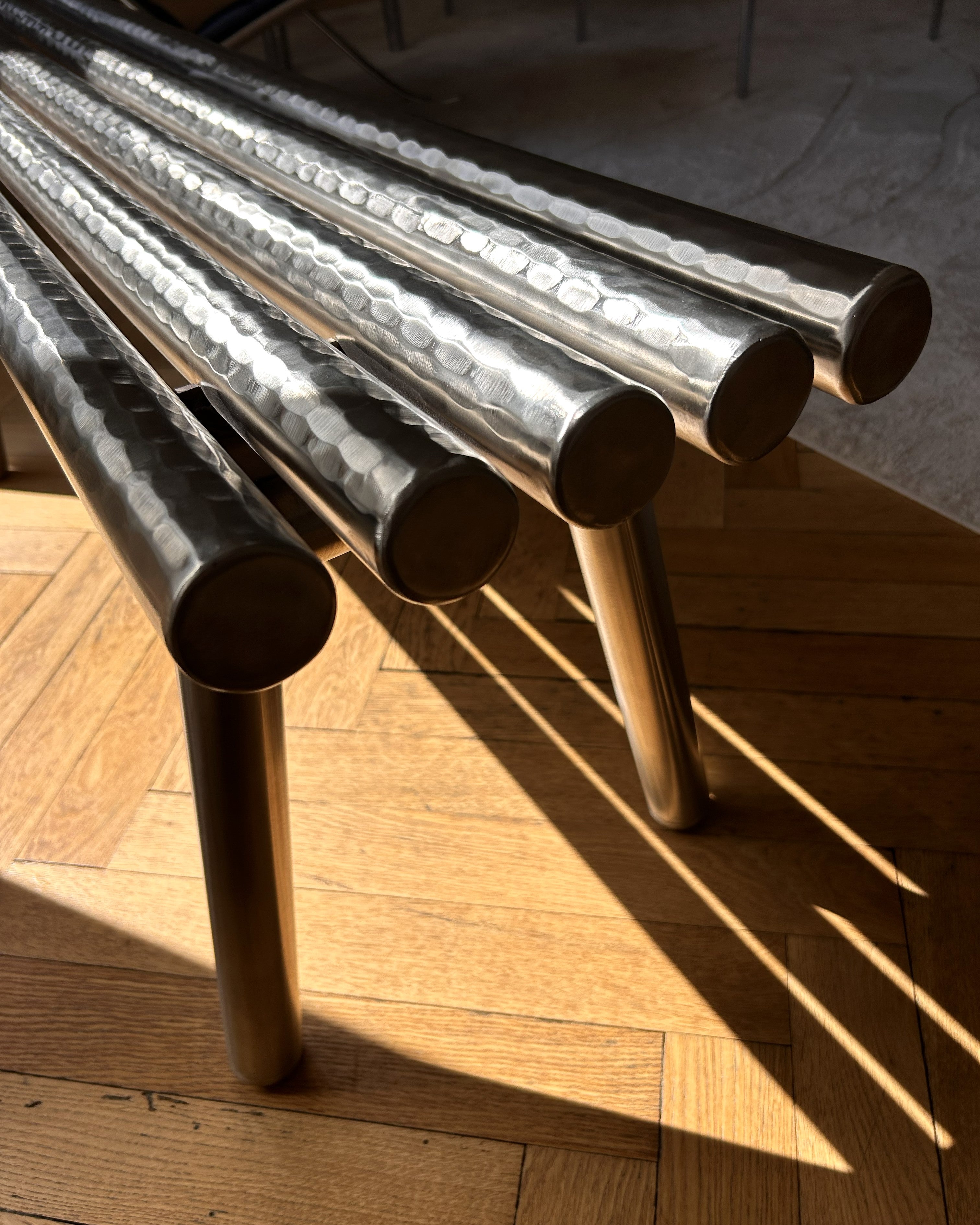 Le Banc - Acier façetté - par Pierre Zanelli