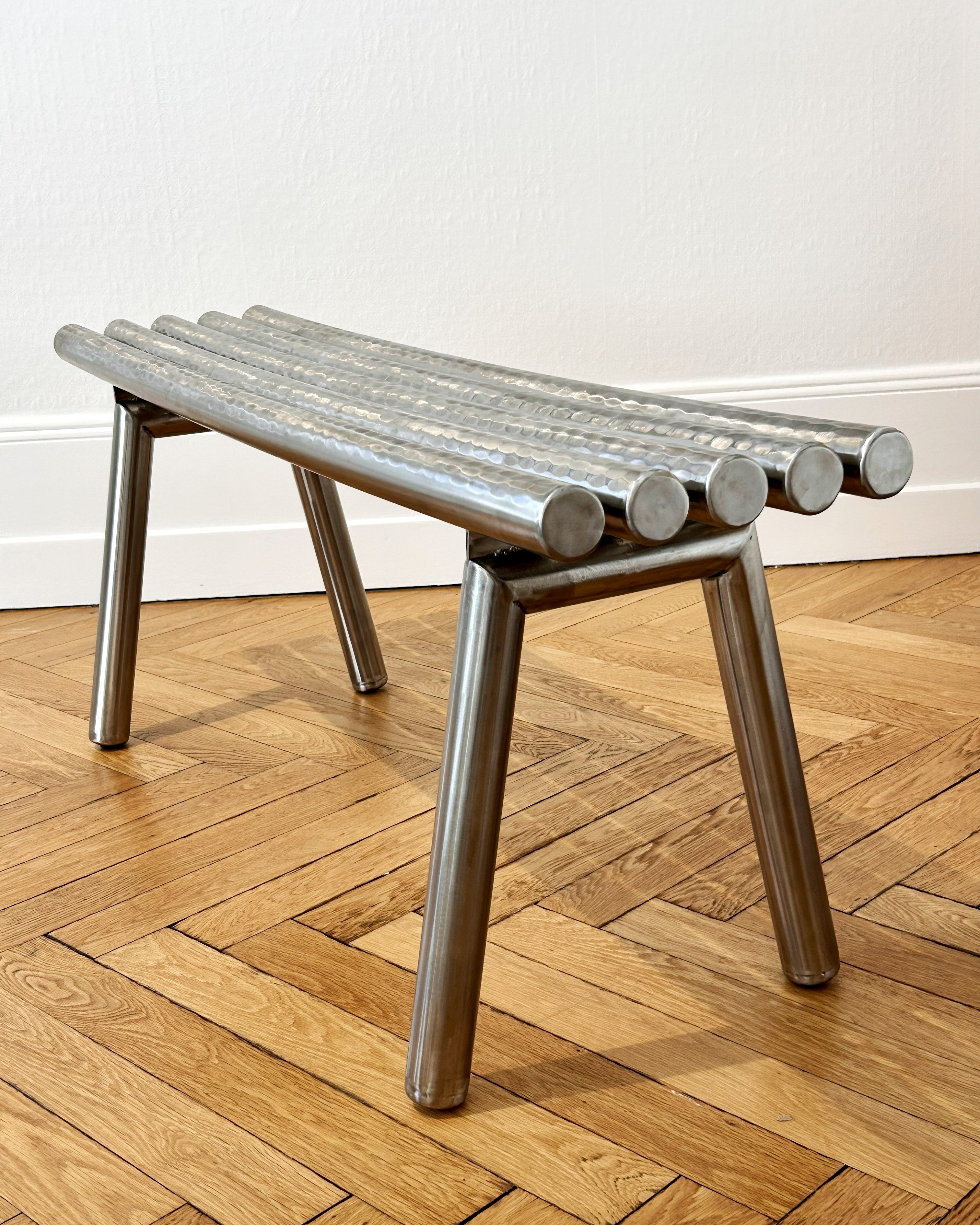 Le Banc - Acier façetté - par Pierre Zanelli