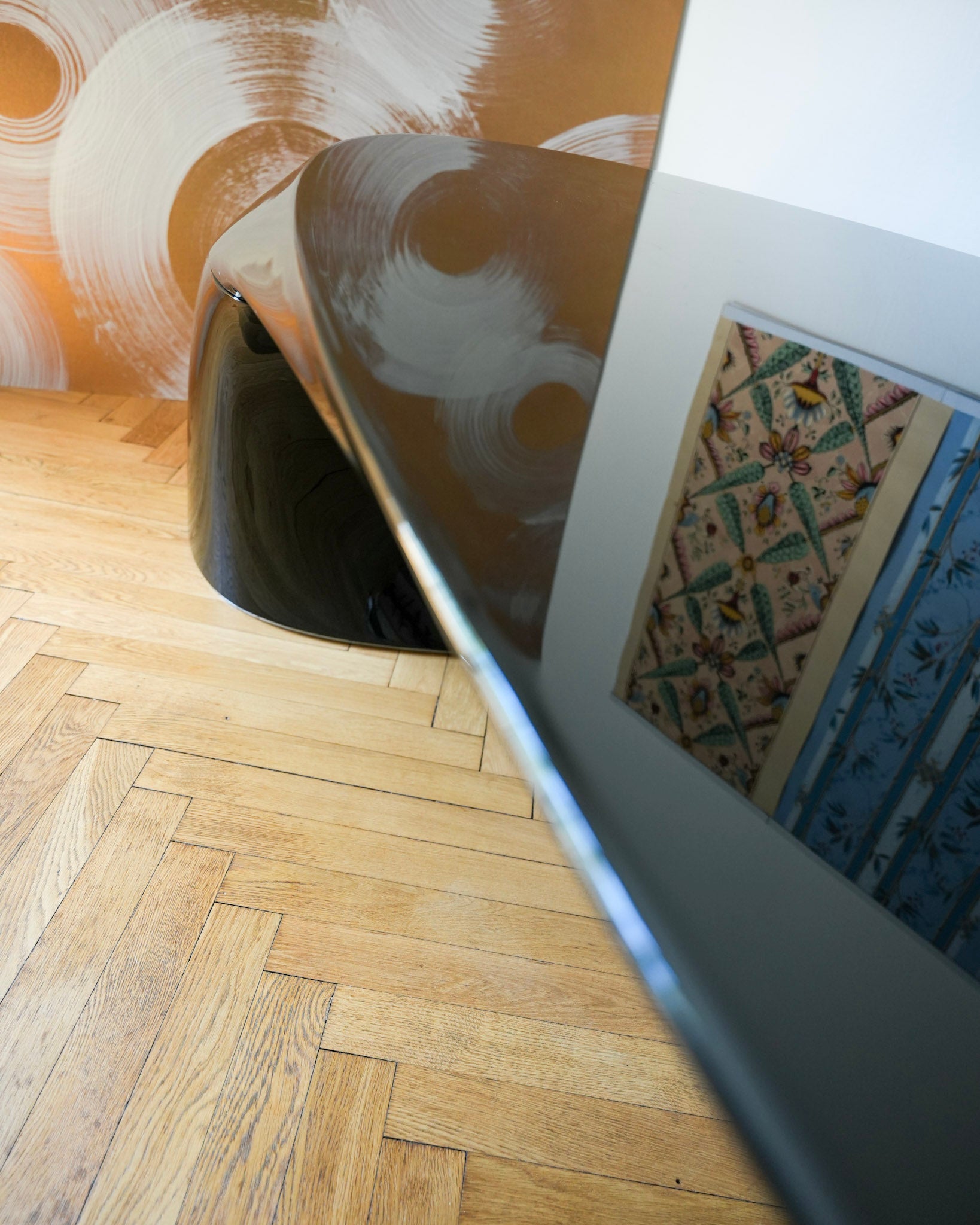 Table-Bureau FLYBRIDGE : design sculptural pour yachting, bureaux premium ou showroom.